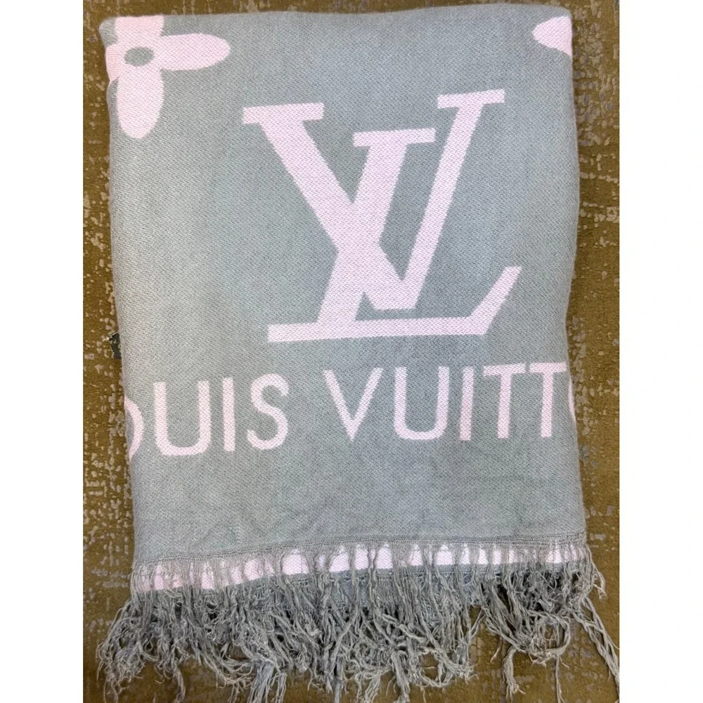 Flat $200 Sale Louis Vuitton Logomania Scarf Grey Pink Monogram Logo Fringed